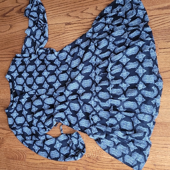 Rose and Olive Tiered Hemline Vee Neckline Graphic Print Dress - Size Medium - Picture 6 of 14